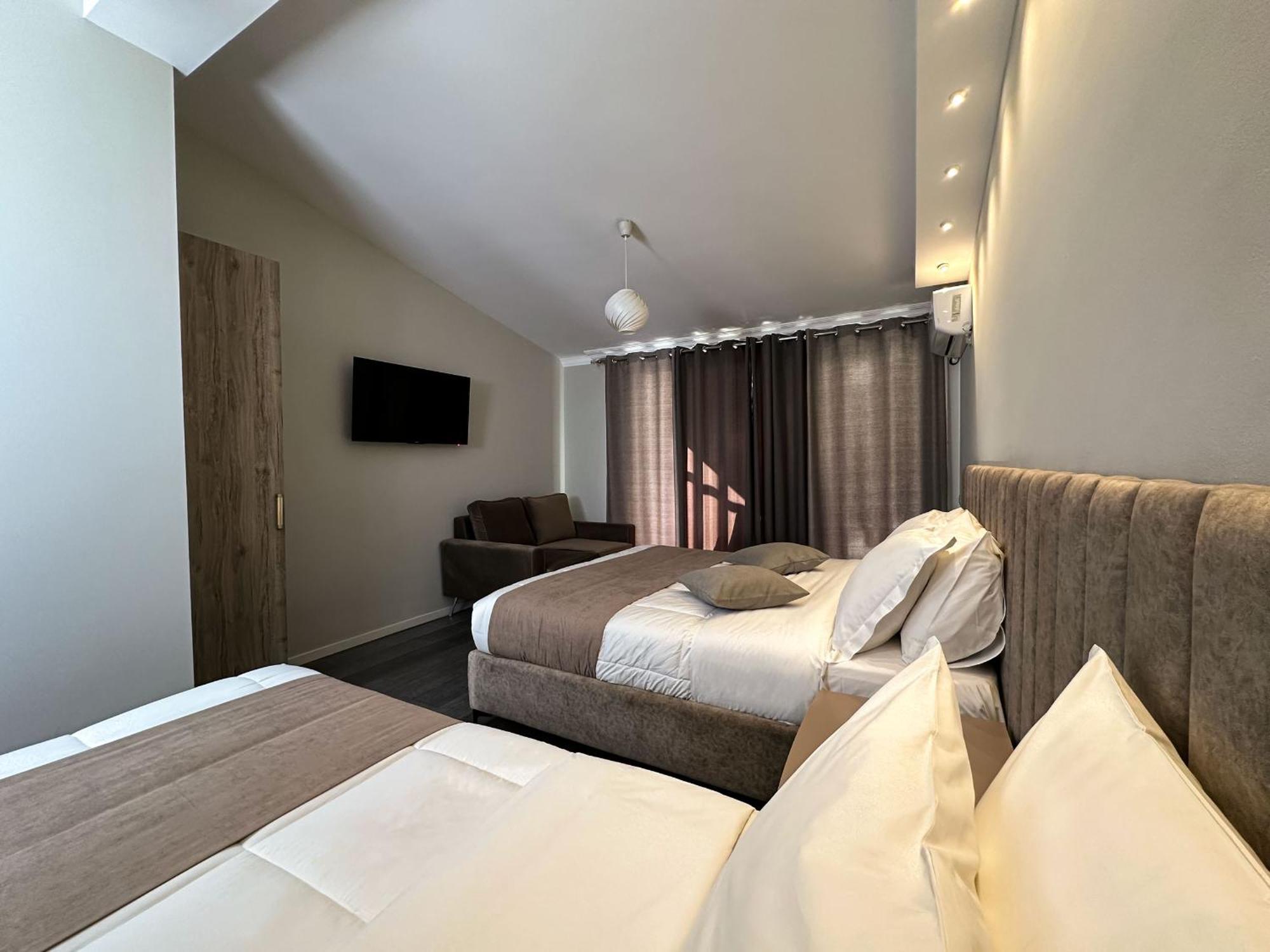 Eden hotel Tirana Buitenkant foto