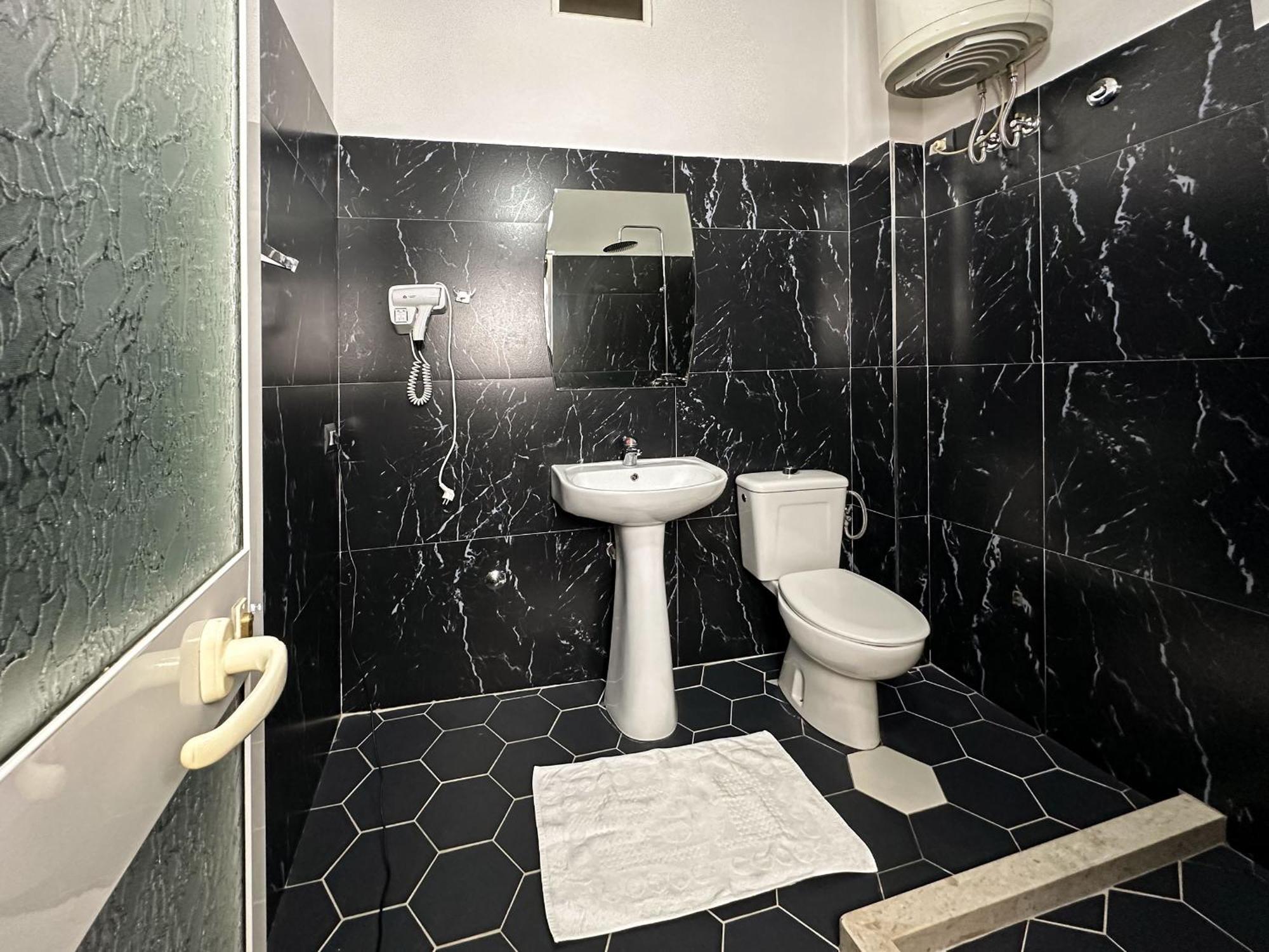 Eden hotel Tirana Buitenkant foto