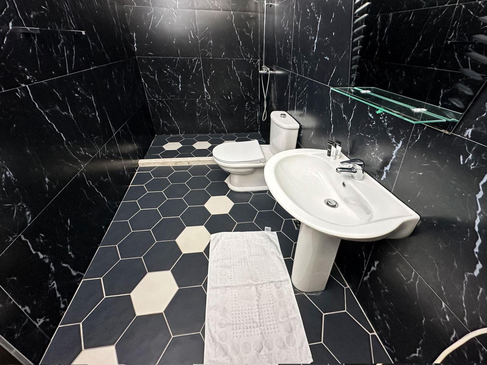 Eden hotel Tirana Buitenkant foto