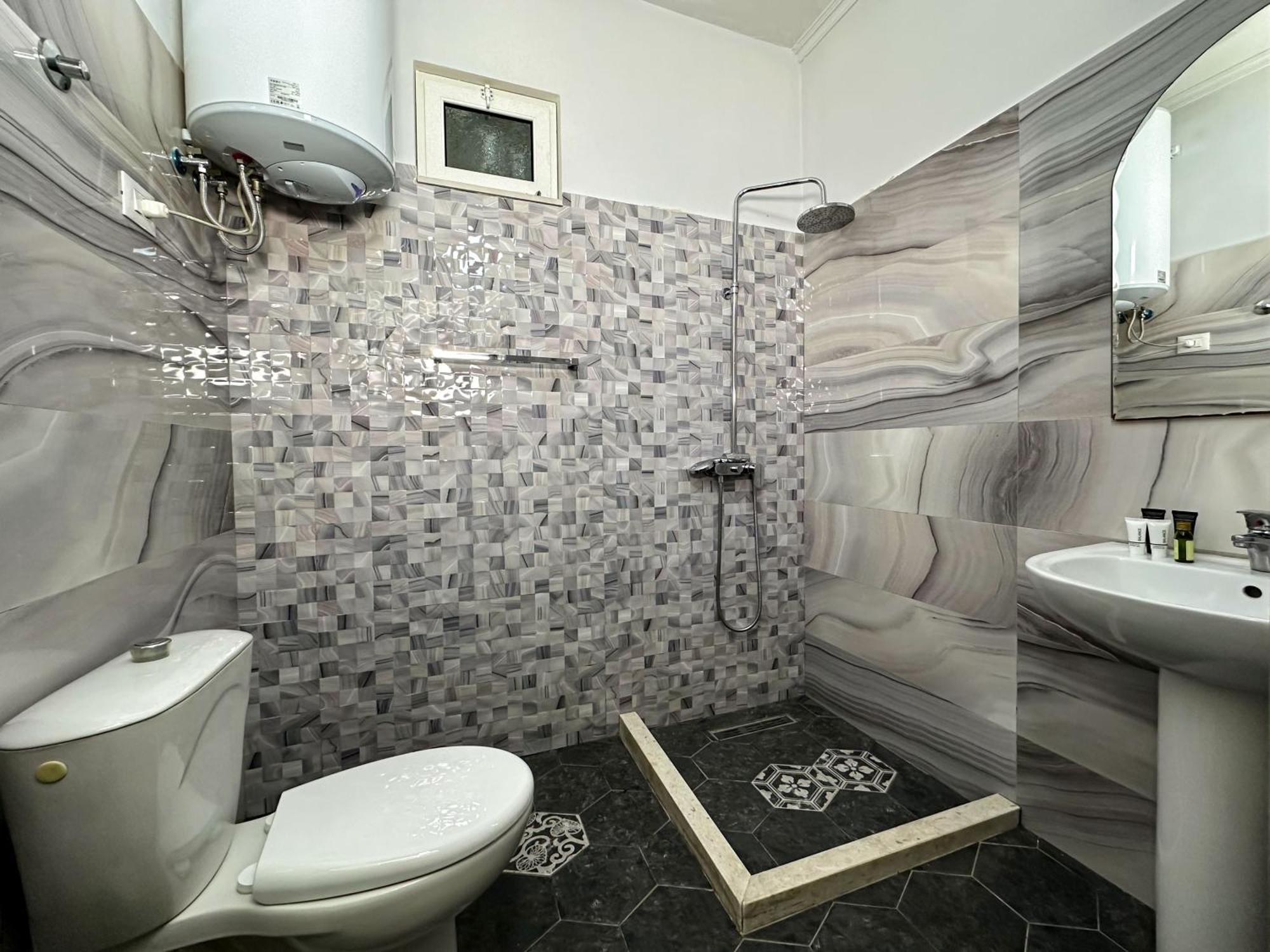 Eden hotel Tirana Buitenkant foto